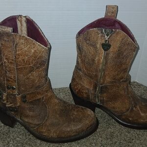 Ariat 8B Distressed Mid-Calf Boots With Zipper • Trendy Weathered Look • Leather